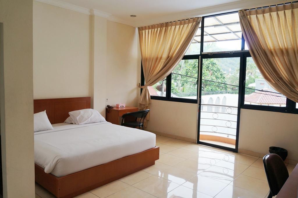 Jesnic Hotel Padang  Habitación foto